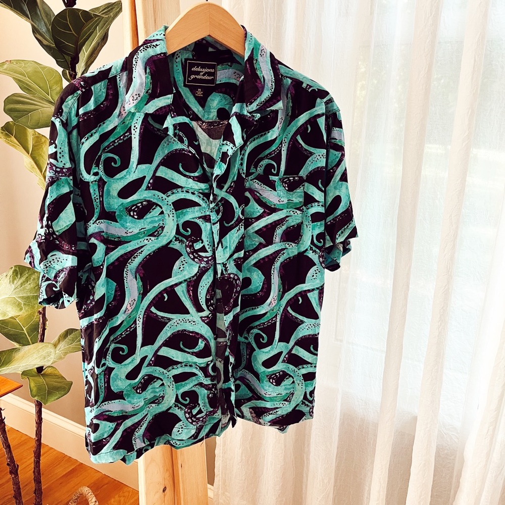Delusions Of Grandeur Octopus Button Down Batik Style Summer Hawaiian Shirt med